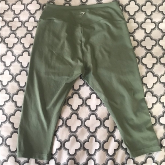 NWOT cropped Gymshark leggings - Picture 2 of 3